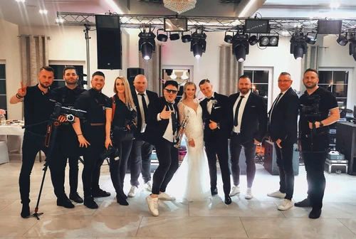 Profesjonalny fotograf ślubny w Żninie – ujęcie pary młodej podczas składania przysięgi.