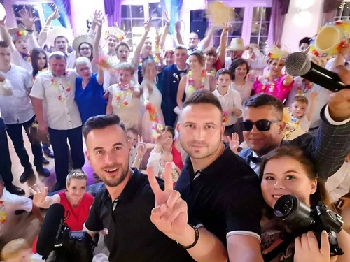 Fotografia weselna we Włocławku – romantyczne ujęcia w historycznej scenerii.