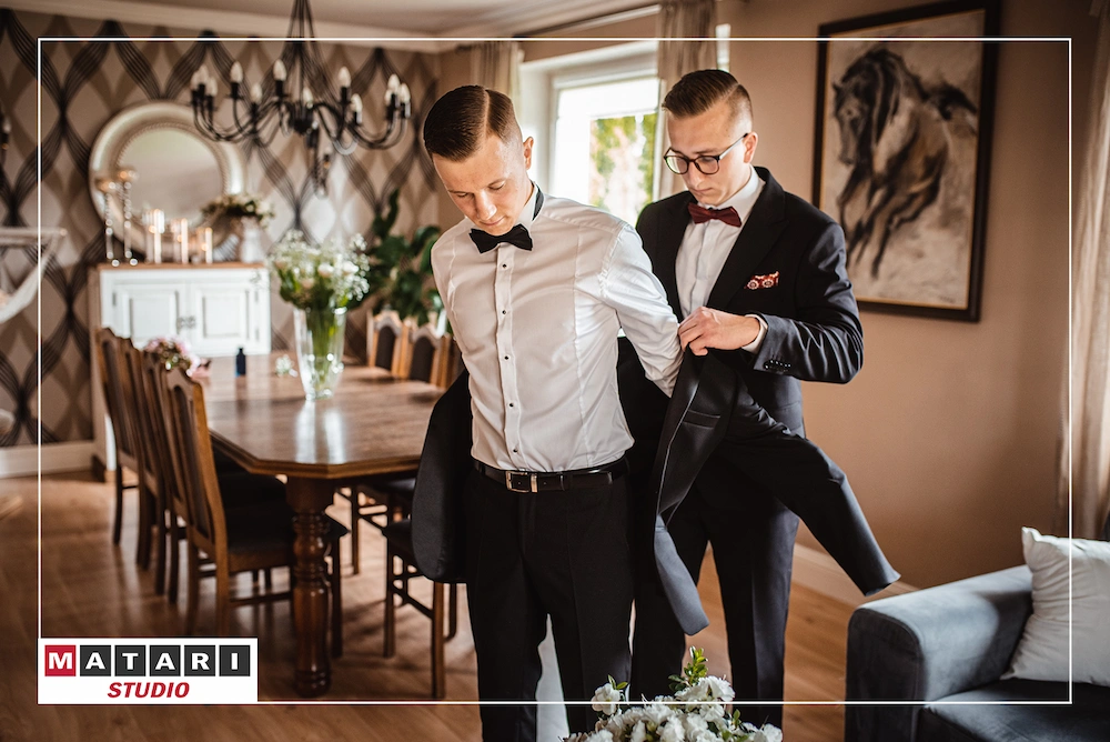 Kamerzysta na wesele rejestruje wzruszające chwile przed ślubem