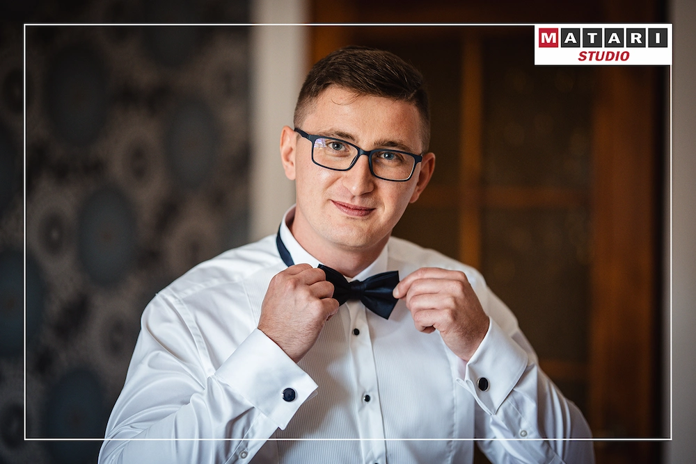 Detale biżuterii ślubnej uchwycone przez fotografa