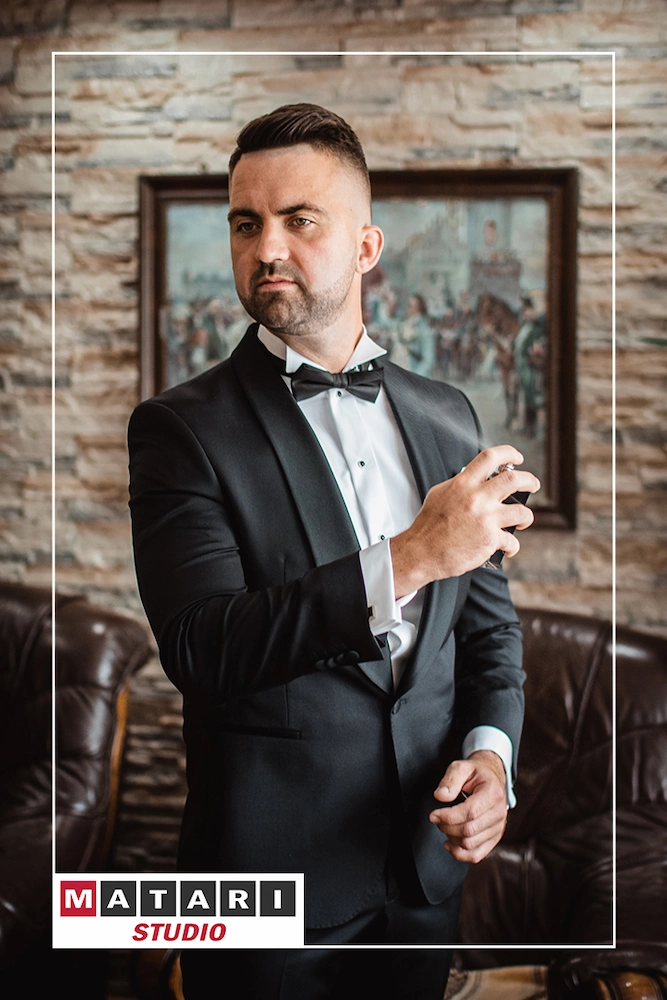 Artystyczne ujęcie przygotowań ślubnych przez fotografa