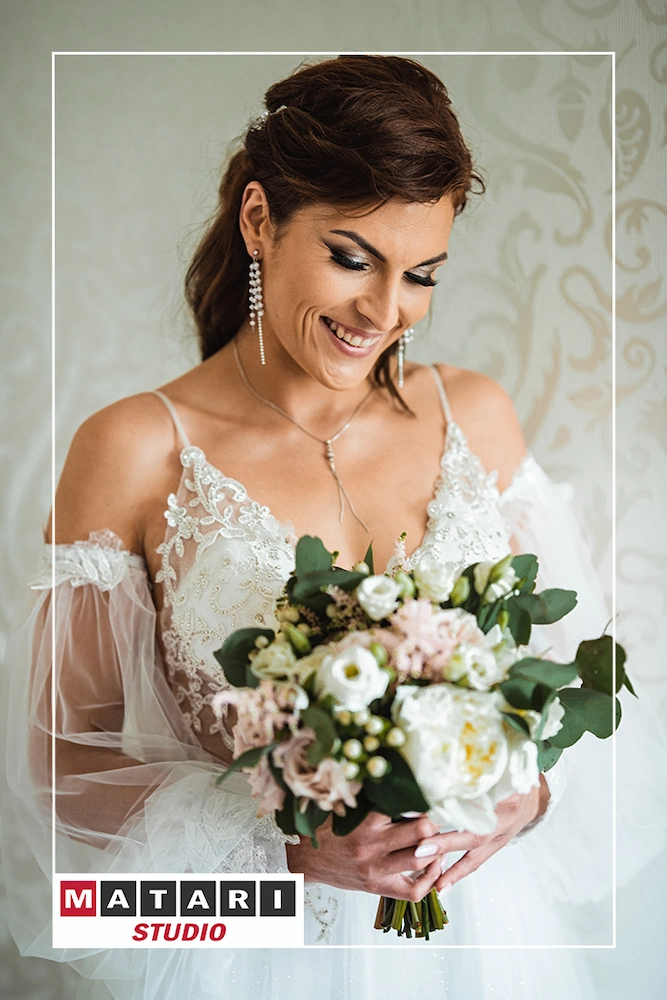 Kamerzysta na wesele uwiecznia detale butów Pana Młodego