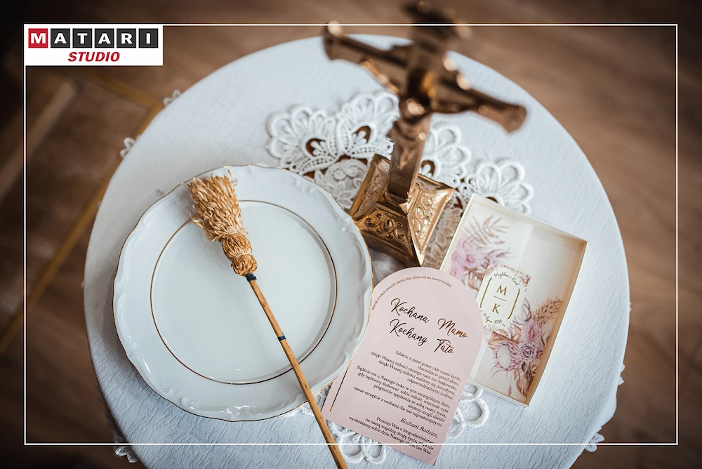 Fotografia detali garnituru Pana Młodego przed ślubem