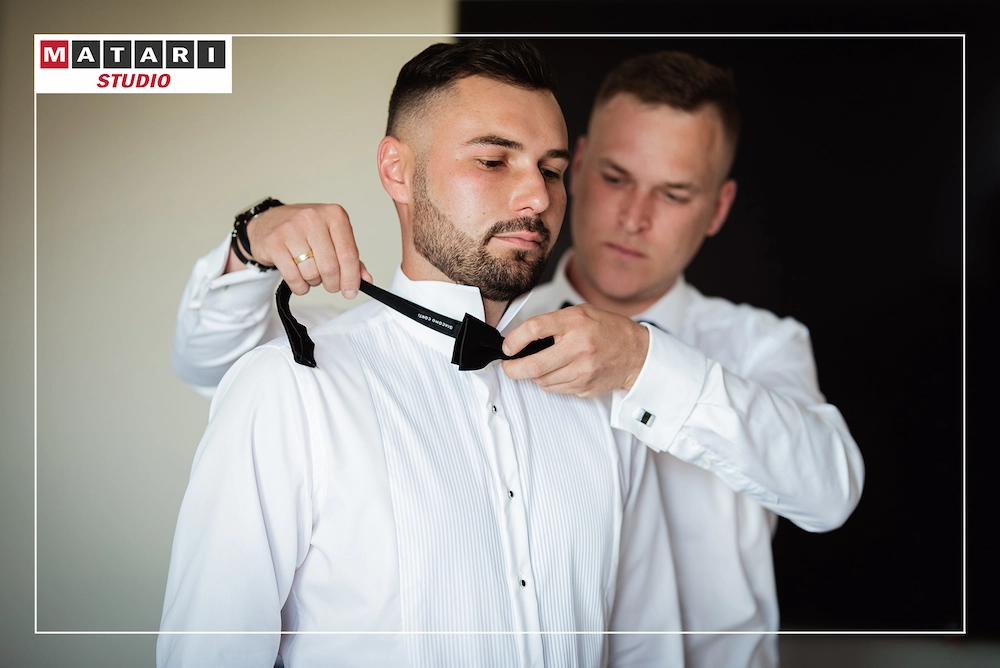 Kamerzysta na ślub uwiecznia przygotowania Panny Młodej