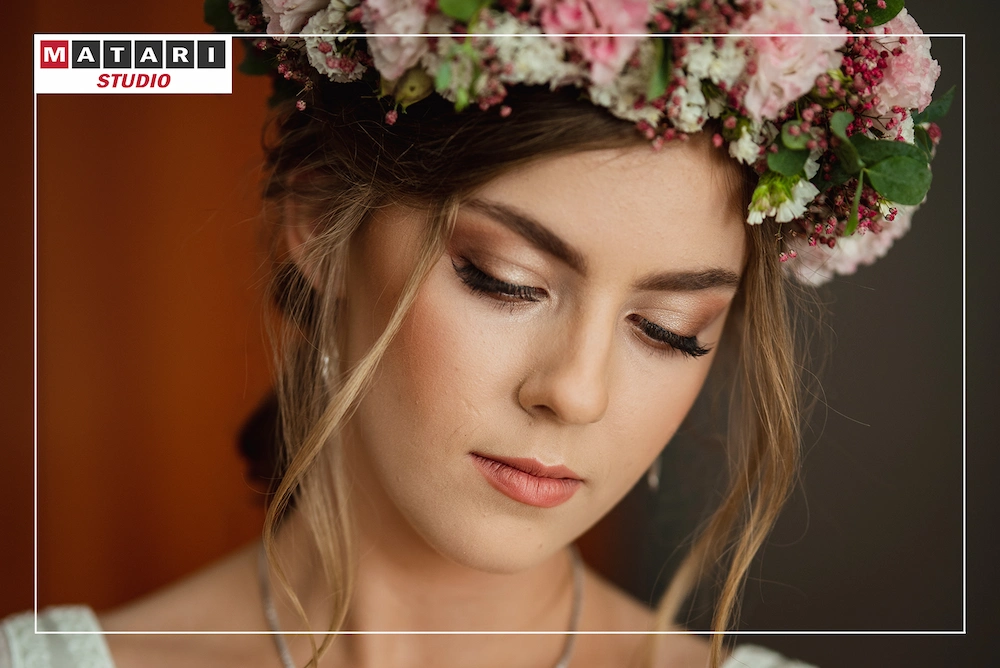 Fotografia ślubna z detalami biżuterii Panny Młodej