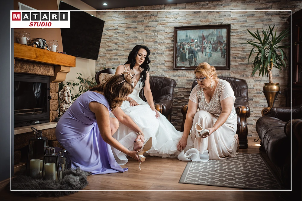 Fotografia przygotowań ślubnych w ciepłej atmosferze