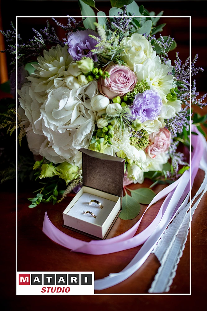 Kamerzysta na wesele uwiecznia wzruszenia Panny Młodej