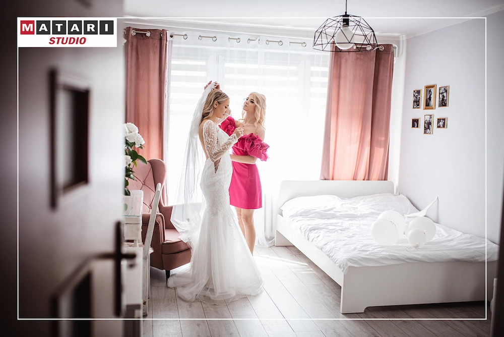 Kamerzysta na ślub dokumentuje emocje Pary Młodej