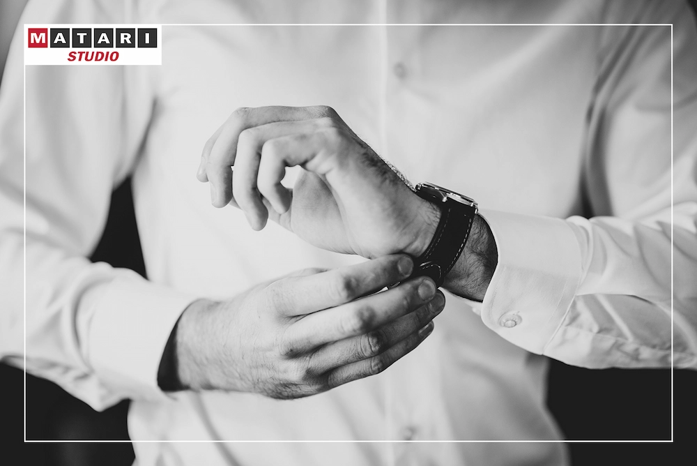 Kamerzysta na ślub uwiecznia detale biżuterii Panny Młodej