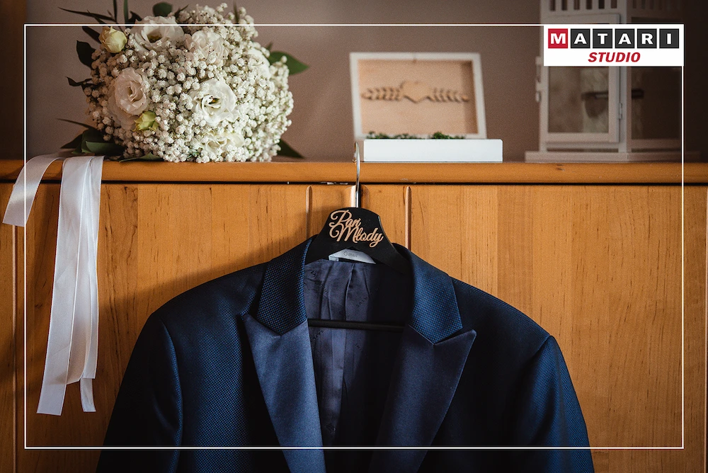 Kamerzysta na ślub rejestruje wzruszenia przed ceremonią