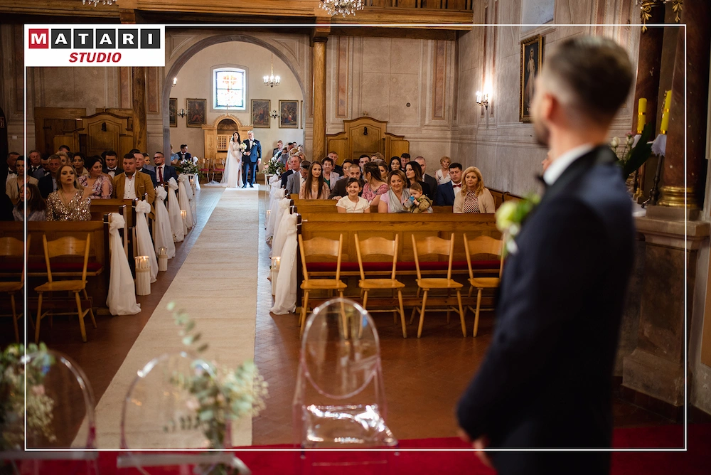 Fotografia ślubna z momentem składania przysięgi