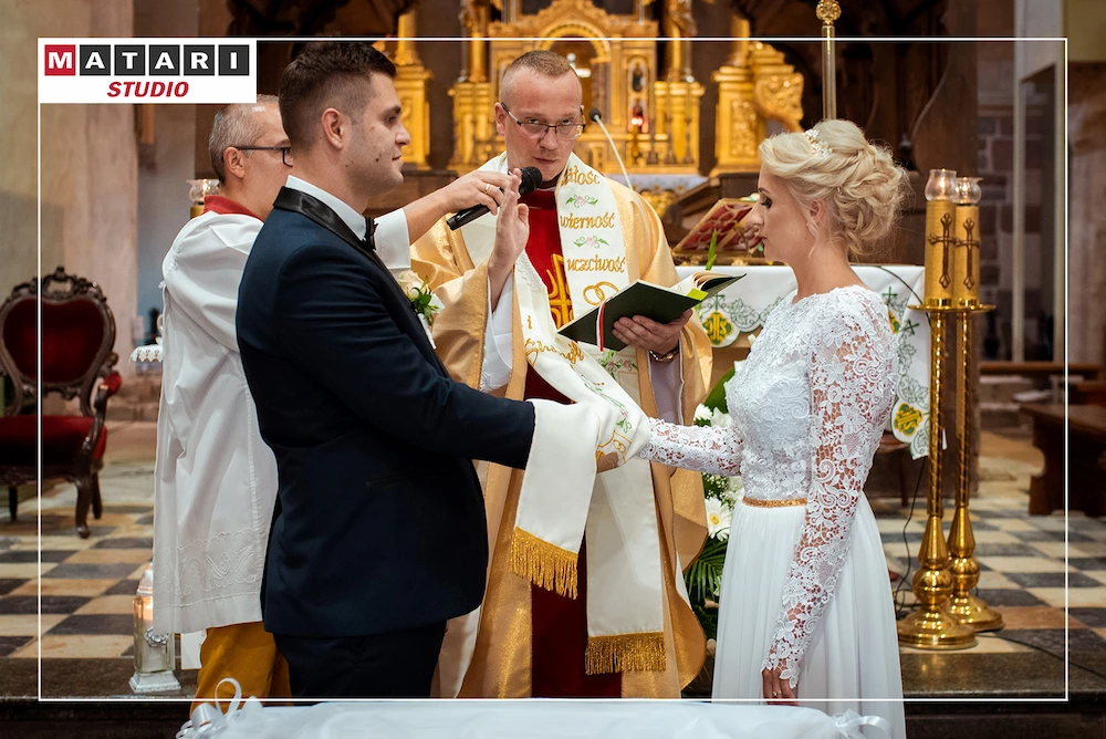 Kamerzysta na ślub dokumentuje wzruszenie Pary Młodej