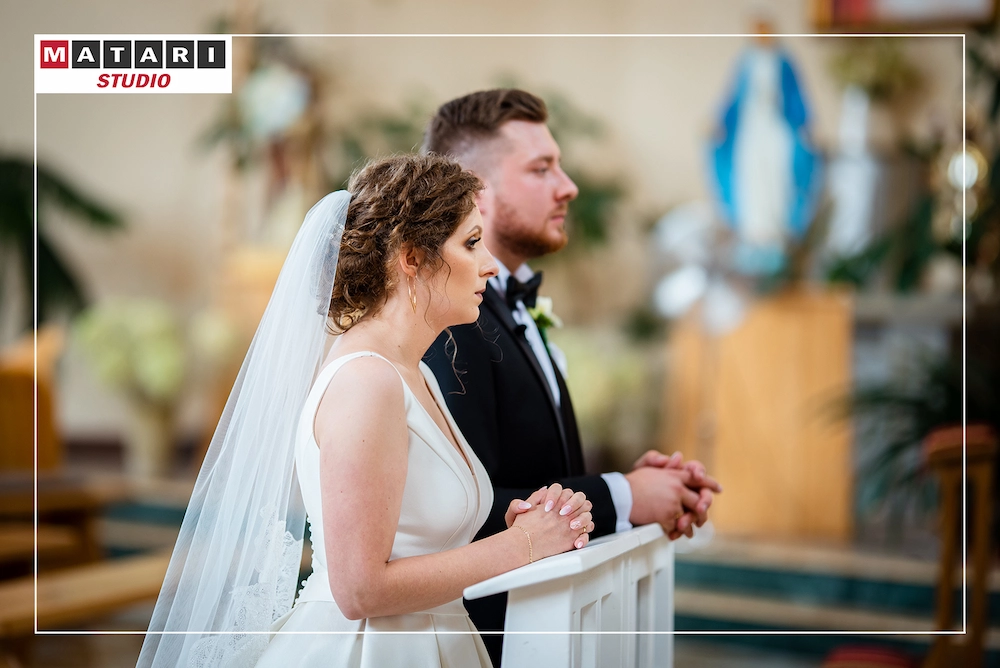 Fotograf na wesele dokumentuje radość po przysiędze