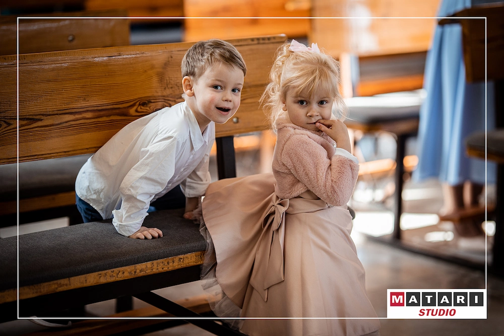 Kamerzysta na wesele filmuje radość Pary Młodej