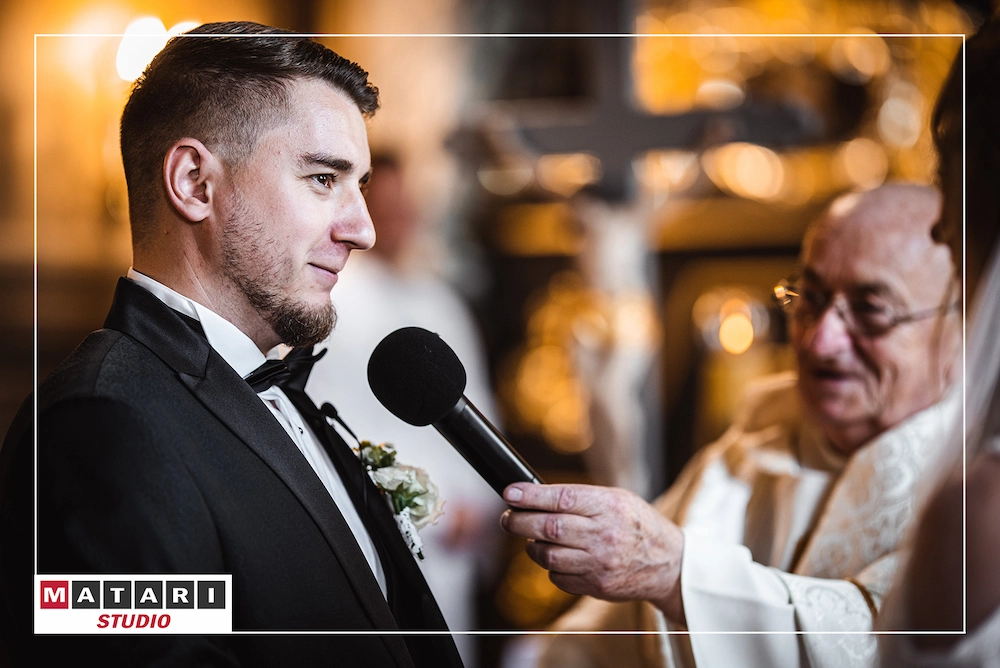Fotografia ślubna z artystycznym ujęciem ceremonii