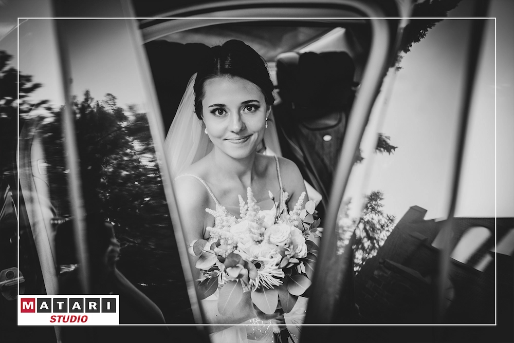 Radosny moment podczas zabawy weselnej