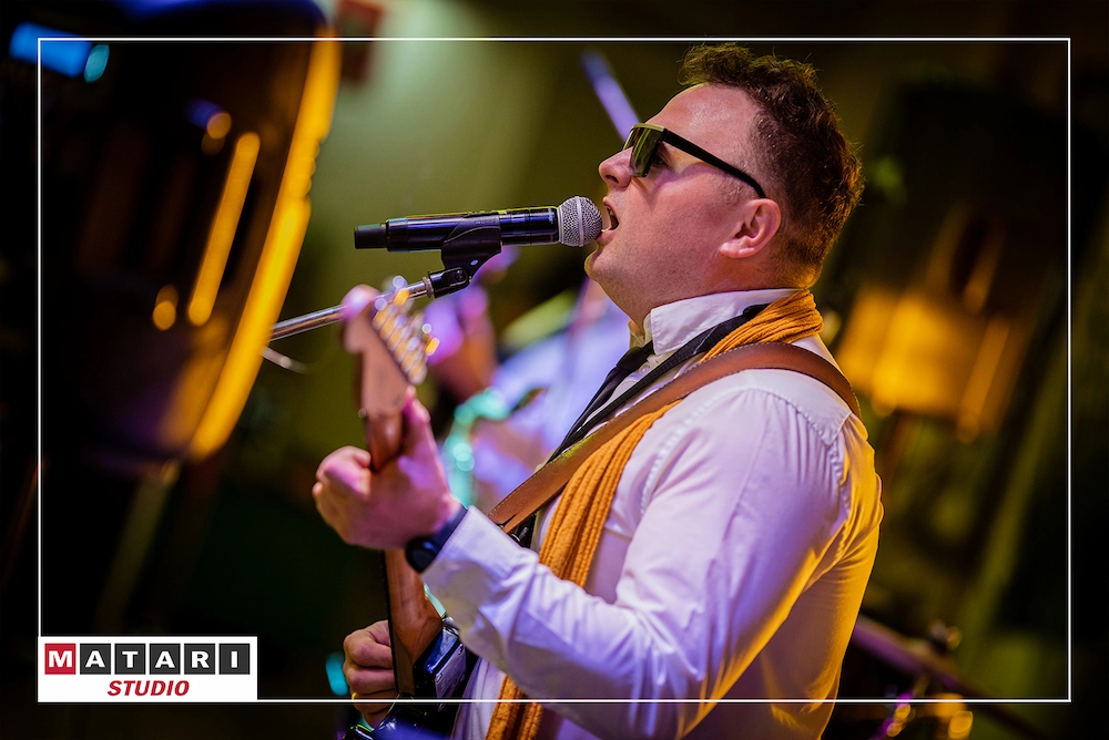 Taniec Pary Młodej w blasku świateł