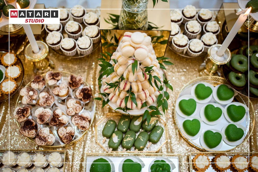 Goście weselni podczas energetycznej zabawy