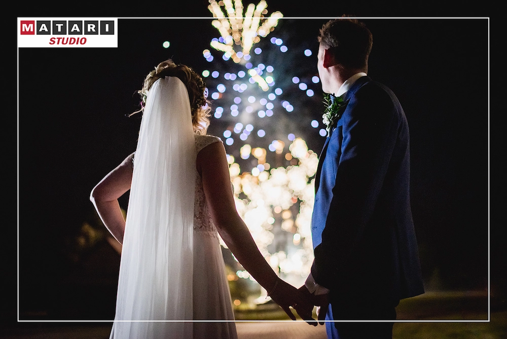 Goście weselni w trakcie wspólnej zabawy