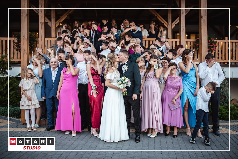 Taniec Pary Młodej w blasku świateł