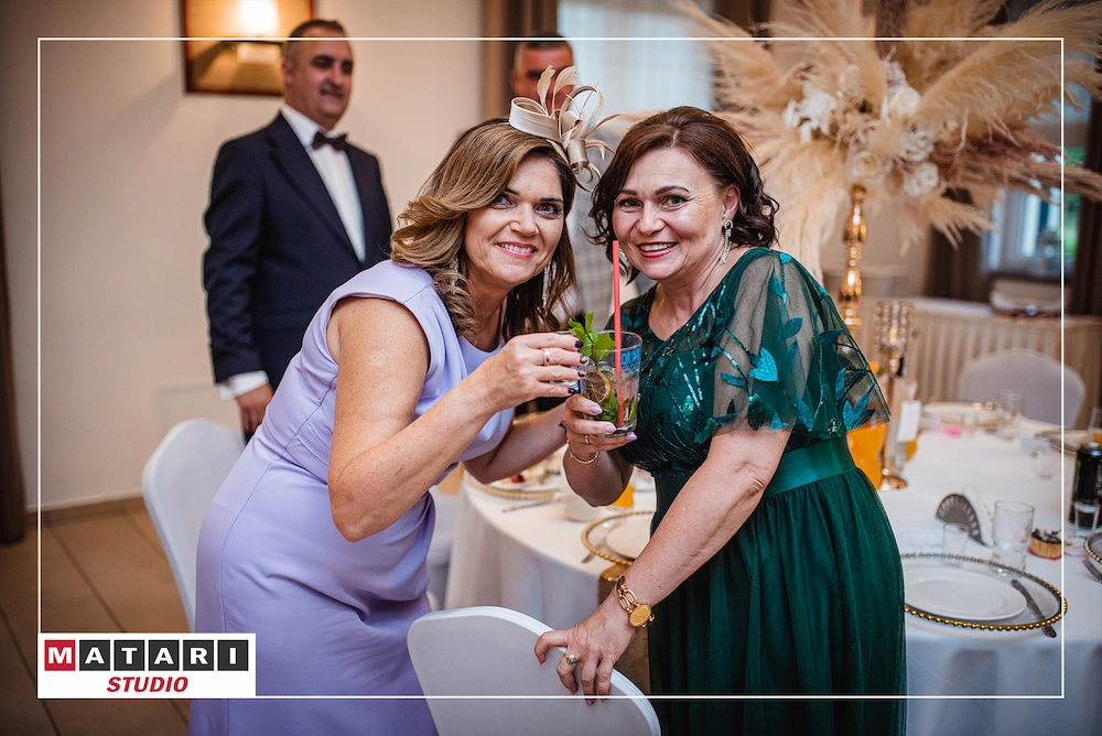 Para Młoda podczas romantycznego tańca