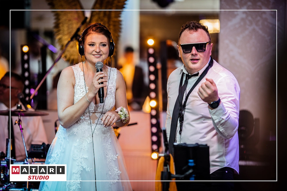 Pan Młody w eleganckim garniturze