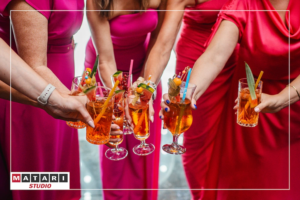 Szczegół tortu weselnego w eleganckim stylu