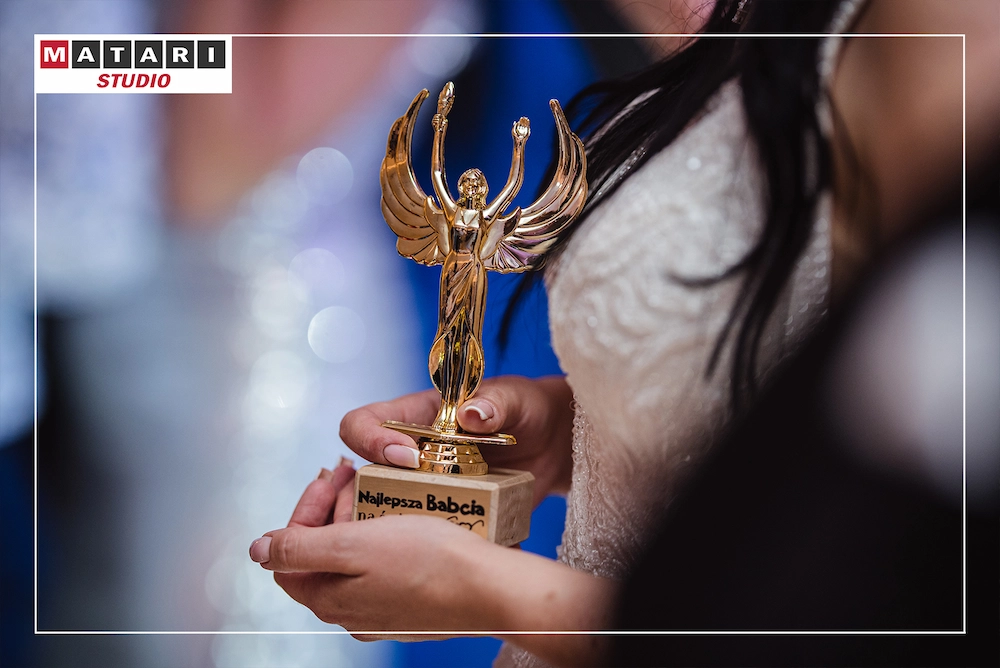 Taniec gości weselnych w rytmie muzyki