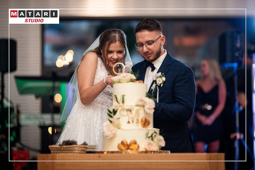 Para Młoda podczas romantycznego tańca