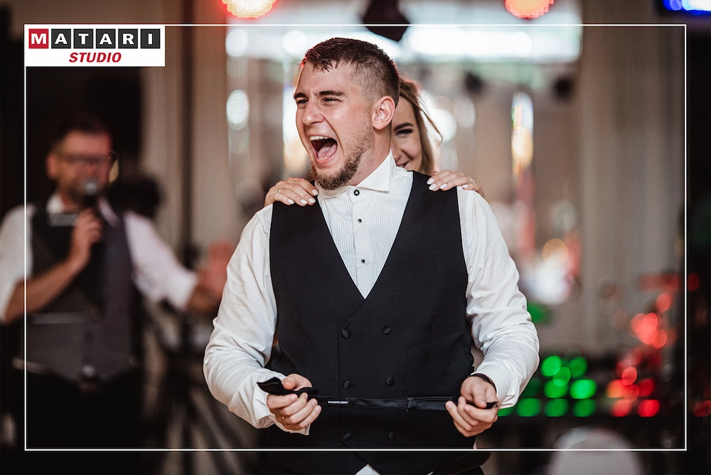 Pan Młody w eleganckim garniturze