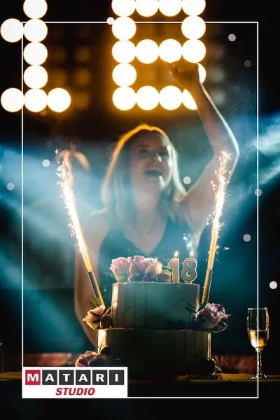 Fotografia osiemnastkowa w Grudziądzu - uśmiech jubilata