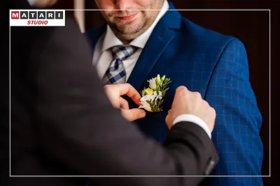 Panna Młoda podczas przygotowań uchwycona przez fotografa