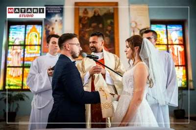 Fotografia ślubna z Panną Młodą w kościele