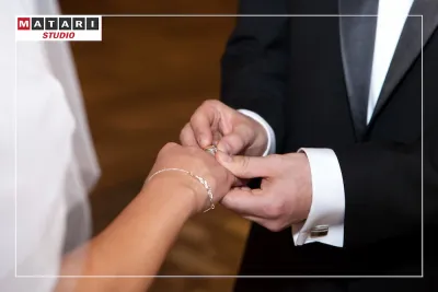 Fotografia ślubna z momentem błogosławieństwa