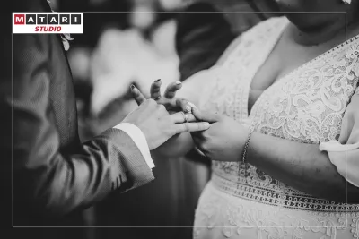 Fotograf na wesele uchwycił detale welonu Panny Młodej
