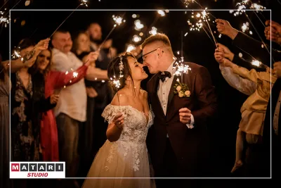 Dekoracje stołu weselnego w eleganckim stylu