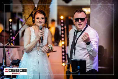 Pan Młody w eleganckim garniturze