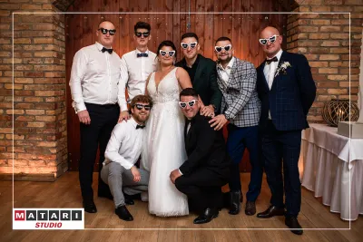 Szczegół tortu weselnego w eleganckim stylu