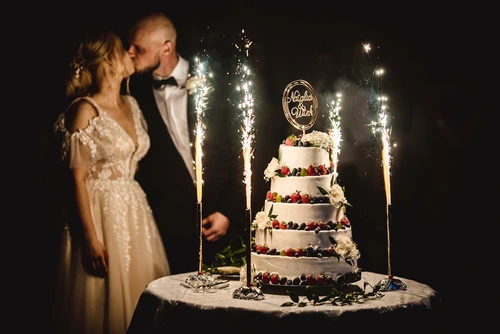 Fotografia weselna w Kruszwicy – eleganckie ujęcia dekoracji i detali.